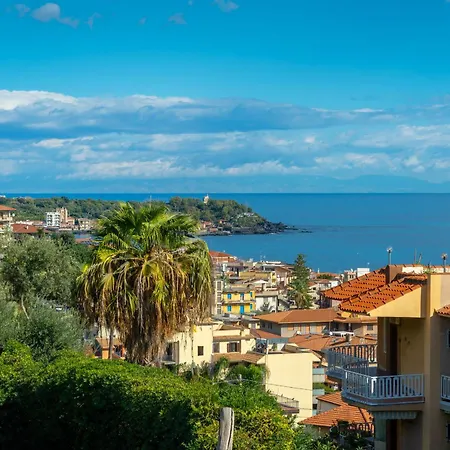 La Luna アパート アーチトレッツァ